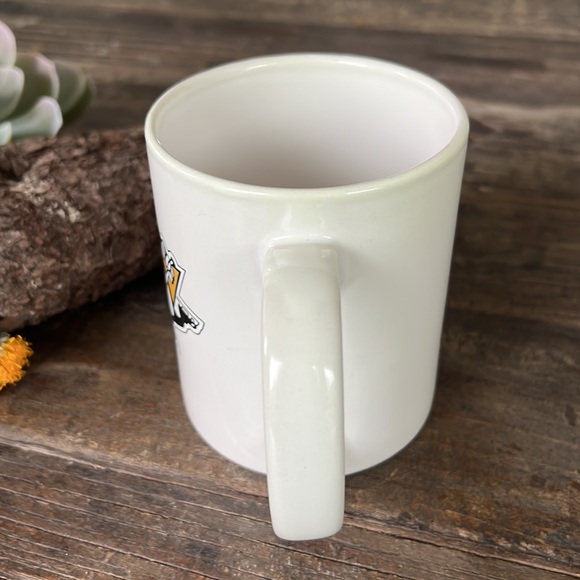 🎁4/$25 - NHL Pittsburgh Penguins Mug - like NEW - Picture 2 of 5